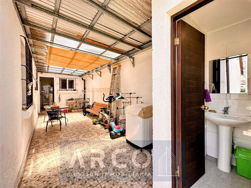 Casa Remodelada 3 Dorm. 313 M2 En Jd Cañas. Ñuñoa.