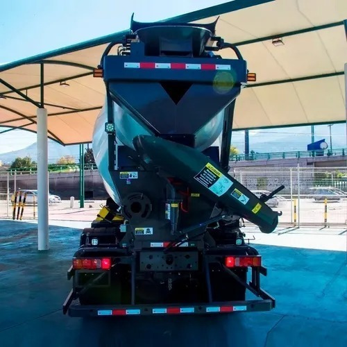 Imagen 4 de 8 de Sitrak Revolvedora De Concreto C7h 360hp 25t 6x4