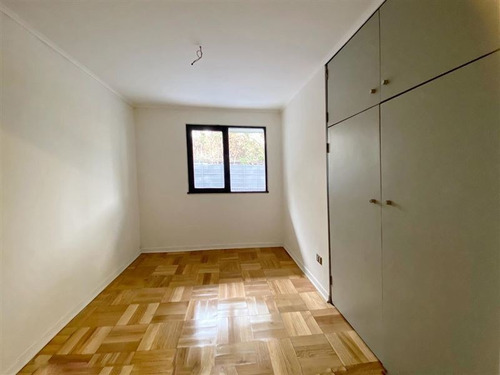 Casa En Venta De 4 Dorm. En Las Condes