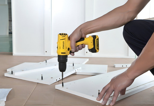 Taladro percutor atornillador inalámbrico de 10mm Stanley SCH12S2K + accesorio con maletín de transporte