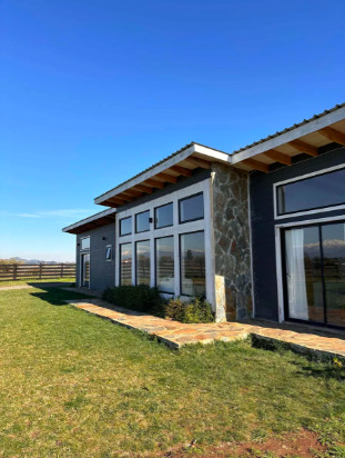 Parcela 5000 M2, Casa Como Nueva De 3d-2b En San Clemente