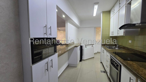 Tg Lindo Apartamento Con Excelentes Areas Sociales, Solarium, Piscina, Cancha De Futbolito, Pozo, Calle Cerrada. En Venta En La Tahona 25-18320 Ys
