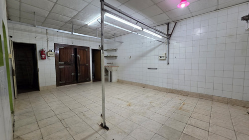 Local Comercial Con Doble Vidriera Y Deposito