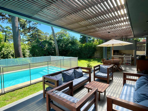 Casa Con Piscina En Alquiler Temporal  En Punta Del Este  , 3 Dormitorios -  Playa Mansa