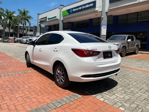 Mazda 2 Touring 1.5 sedan mecanico