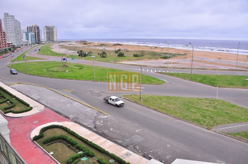 Imagen 26 de 30 de Apartamento En Brava, 3 Dormitorios