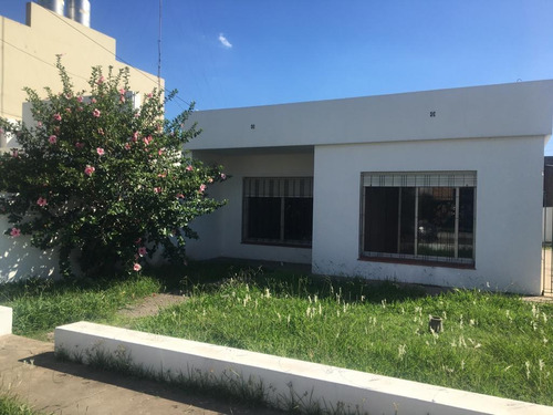 Venta De Casa Con Lote, Solis 2339, Barrio Zapiola