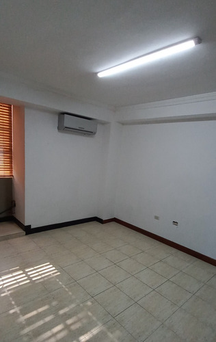 Imagen 11 de 20 de Penthouse - Apartamento En Venta En La Urb. Mañongo, Res. Frambil