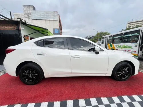 Mazda 3 TOURING 2.0 AT