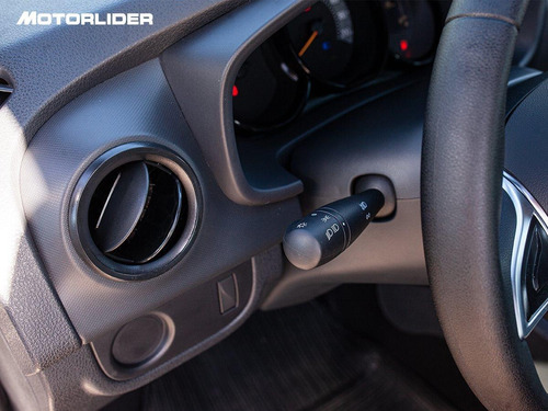 Imagen 15 de 25 de Renault Logan Nuevo Life 1.0 Extra Full | Permuta / Financia
