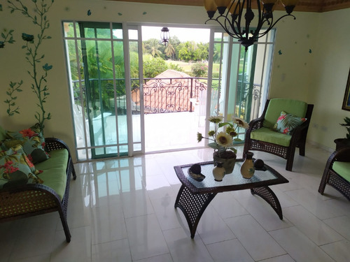 En Metro Country Club Villa En Venta De 915. 91 Mt2 Totalmente Amueblada.