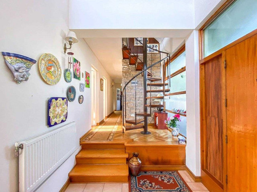 Imagen 3 de 30 de Miraflores. Av. Lusitania. Venta Casa 4d 3b Y Sala De Estar.