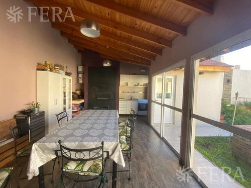 Imagen 10 de 23 de Venta Casa 6 Ambientes Con Cochera, Galería, Piscina Y Quincho En Villa Dominico (28060)