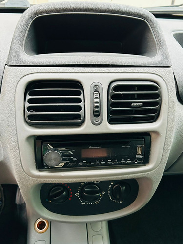 Renault Clio 1.0 16v Authentique Hi-flex 3p