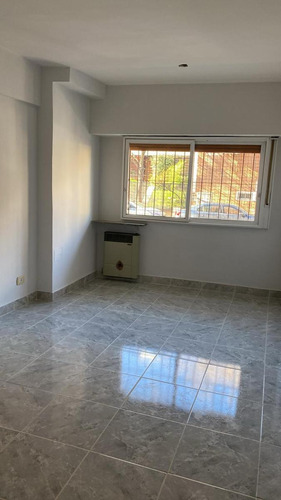 Oportunidad ! Departamento En Venta De 3 Ambientes Con Patio