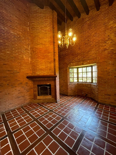 Casa En Venta En Acopilco En Privada Con Club Hípico.