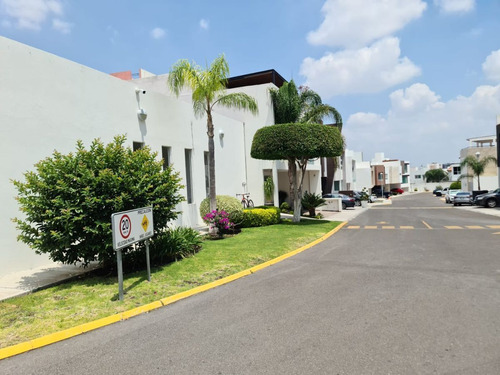 Se Vende Casa En Centro Sur, Claustros De Las Misiones, 4 Recamaras, 4.5 Baños..