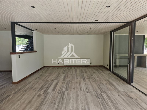 Casa En Venta De 5 Dorm. En Colbún