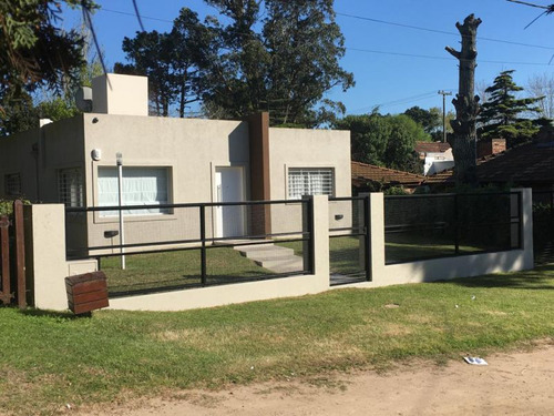 Venta Casa Moderna De 4 Ambientes En Barrio Norte Vg