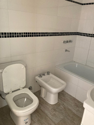 Imagen 6 de 8 de Departamento En Venta. Moron Sur. 2 Ambientes. Ideal Inversión!