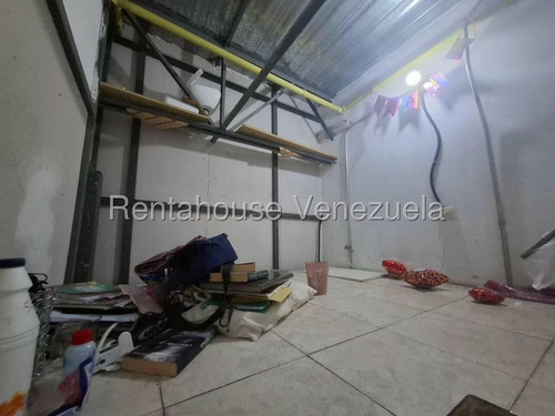 Estas Buscando Invertir Te Tengo Este Bello Local Ubicado En Uno De Los Centros Comerciales Mas Concurridos , Con Mesalina Espaciosa Y Con Altura,, Puertas Panorámicas Corredizas Santamaría