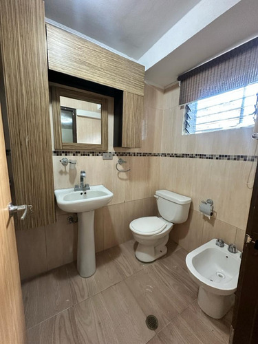 En Alquiler Apartamento En Urbanización San Isidro. Yb7263