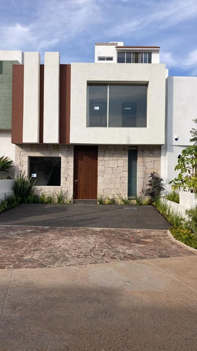 Casa En Venta En Altozano Morelia