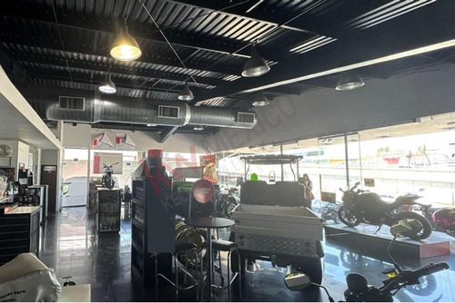 Local Comercial En Renta De 680 M2 Sobre Bernardo Quintana, Querétaro