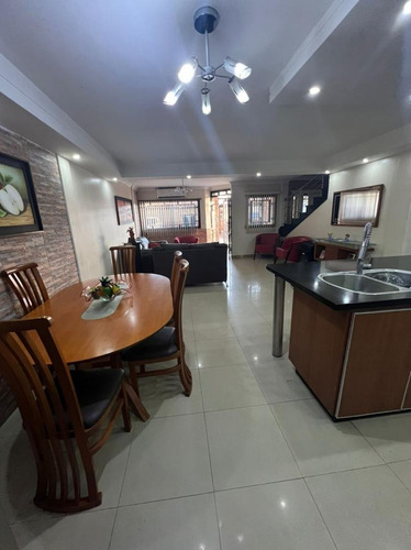 Townhouse En Manantial, Naguanagua. Residencia Tinajas De Manantial. (scarmt-16)