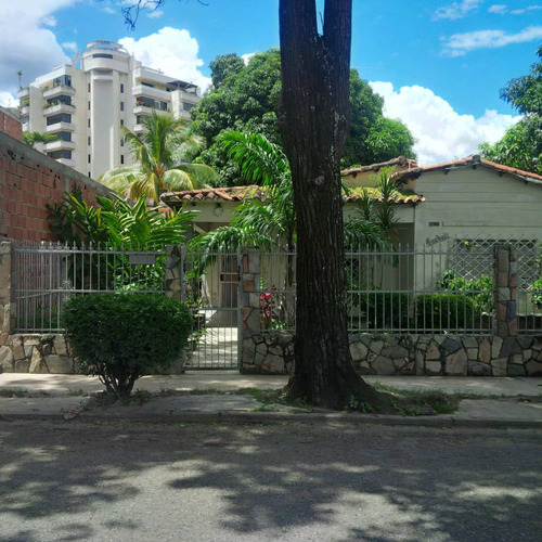 Tibisay Rojas Vende Casa Uso Comercial Con Terreno De 672 Mts2 En La Urb. La Viña   Cod. 20009