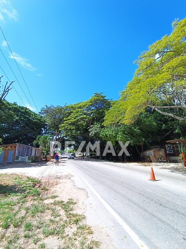 Oportunidad De Inversión, Terreno Para Proyecto De Vivienda Propia, La Asunción, Díaz, A Pocos Pasos De La Avenida 31 De Julio, Isla De Margarita, Nueva Esparta - Cod 0851