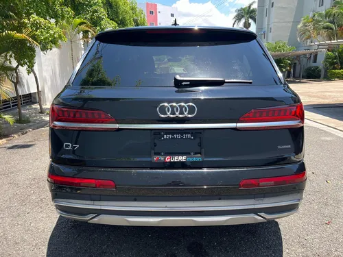 Audi Q7 .