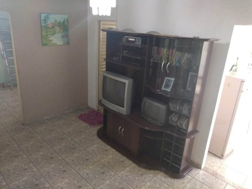 Lote De 360m², Composto De Duas Casas De Dois Quartos - Bhc1611
