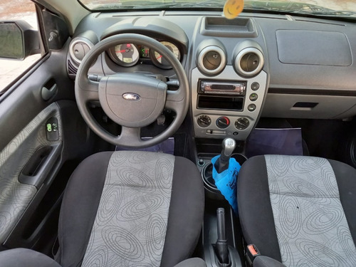 Imagem 2 de 13 de Ford Fiesta Sedan 1.6 Completo