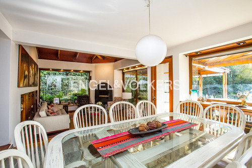 Casa En Venta San Carlos De Apoquindo / Paseo Los Domínicos