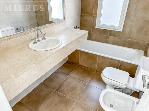 Casa En Venta Sobre Lote Interno En Los Alisos, Nordelta