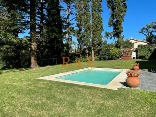 Imagen 5 de 24 de Excelente Casa De 4 Dormitorios Y Piscina En Playa Mansa, Zona Residencial