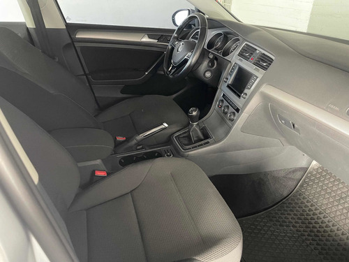Imagen 17 de 20 de Volkswagen Golf 2016 1.6 Trendline