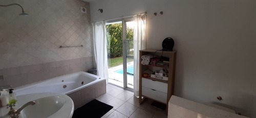 Casa En Venta En El Barrio La Masia