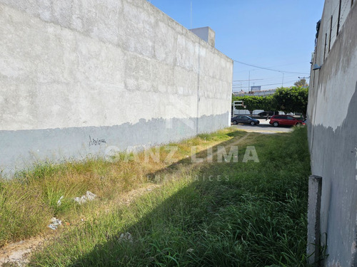 Jardines De Celaya: Terreno En Venta En Av. 2 De Abril Con 2 Accesos