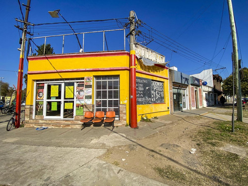 Imagen 3 de 9 de Gran Local Comercial En Esquina Con Av. Rivarola