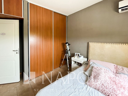 Venta De Casa Tipo Dúplex, Barrio Los Robles En Monte Grande