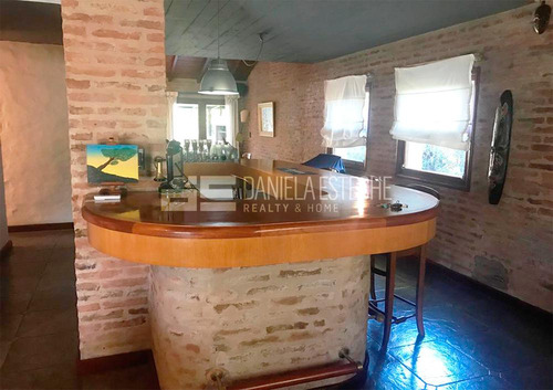 D. Esteche Realty