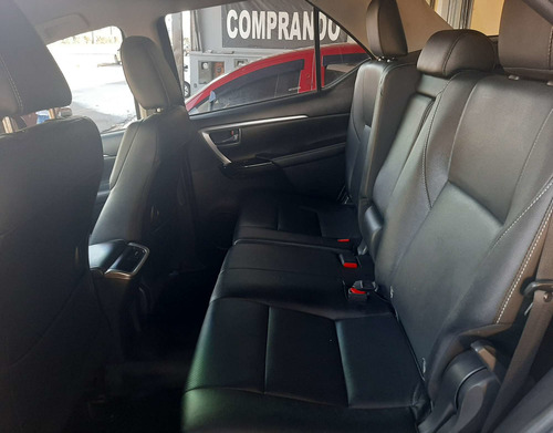 Toyota Hilux SW4 2.8 D-4D TURBO DIESEL SRX 7L 4X4 AUTOMÁTICO