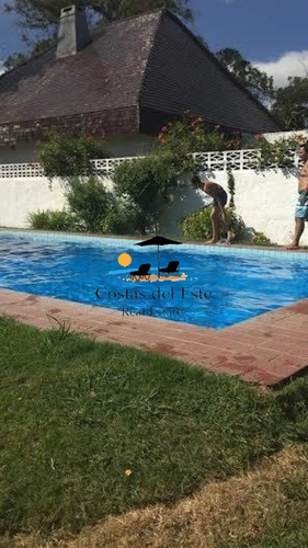 Alquiler Temporada Alta 2022/23! Casa Con Piscina En Playa Mansa De Punta Del Este!!