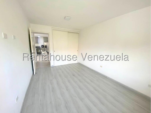Apartamento Remodelado En Venta, Urb. La Tahona