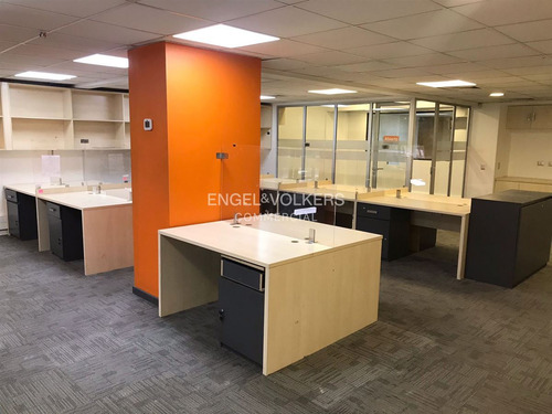 Arriendo Amplisima Oficina Amoblada En Edificio Boutique