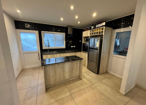Casa Chalet En Venta En Santa Lucia, Pilar Del Este, Pilar