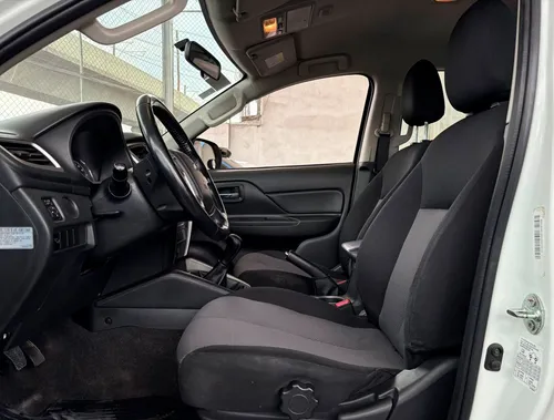 Mitsubishi L200 2.4 GLX 4x2 Mt
