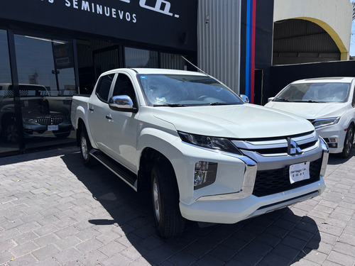 Mitsubishi L200 2.4 Cabina Doble 4x2 Mt